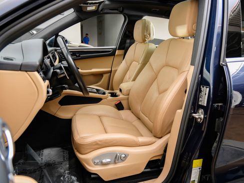 Used 2023 Porsche Macan AWD/4WD image 44