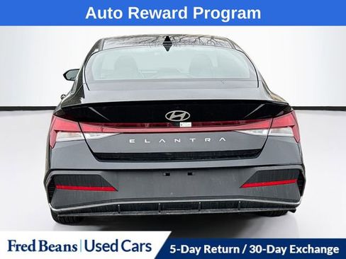 Used 2025 Hyundai Elantra Sport image 7