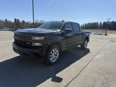 Used 2019 Chevrolet Silverado 1500 Custom w/ Custom Value Package image 3