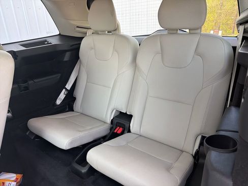 Used 2022 Volvo XC90 T6 Momentum w/ Advanced Package image 20