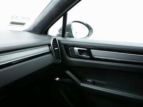 Certified 2022 Porsche Cayenne Turbo image 24