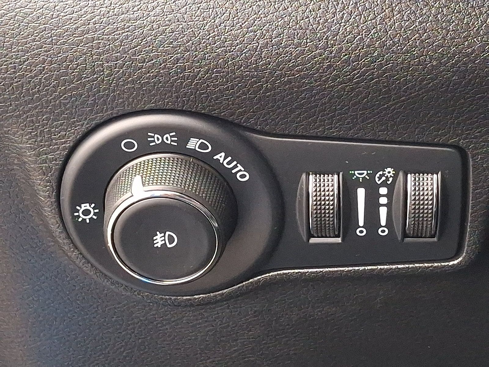 Used 2023 Jeep Compass Latitude AWD/4WD image 24