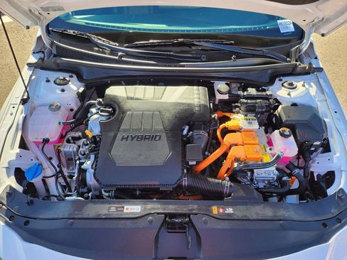 Certified 2024 Hyundai Elantra Limited image 9