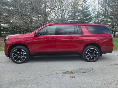 New 2026 Chevrolet Suburban RST w/ Comfort Package AWD/4WD image 2