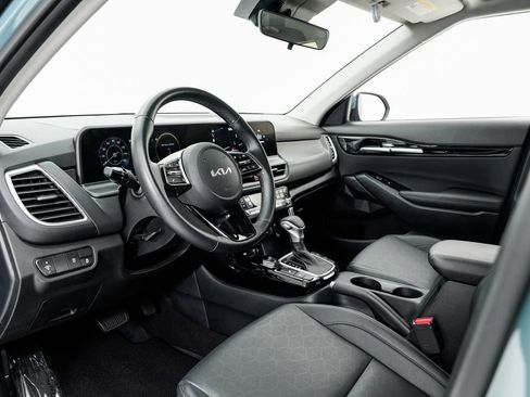 Used 2024 Kia Seltos EX image 4