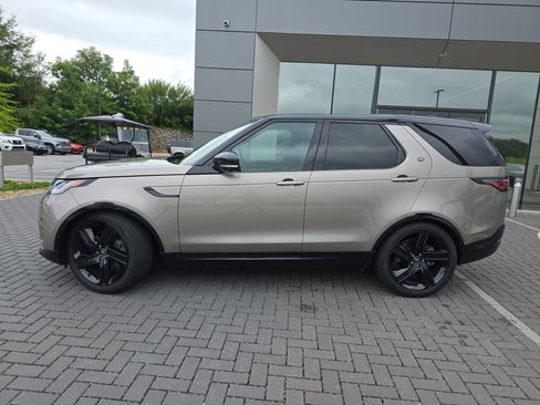 Certified 2025 Land Rover Discovery Dynamic SE image 10