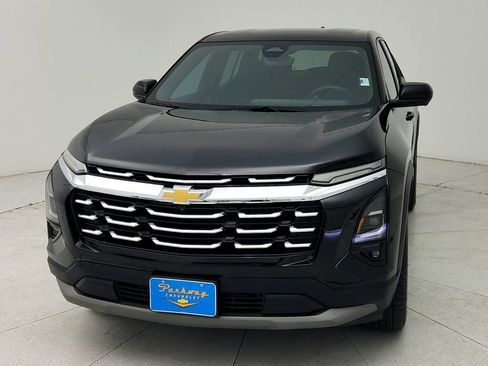 Used 2025 Chevrolet Equinox LT w/ Safety and Technology Package image 2