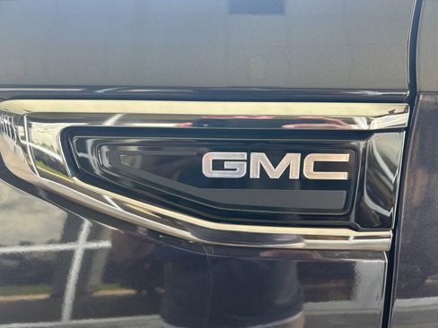 Used 2023 GMC Yukon XL Denali Ultimate AWD/4WD image 32