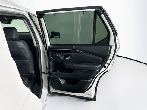 Used 2025 Honda Pilot EX-L image 31