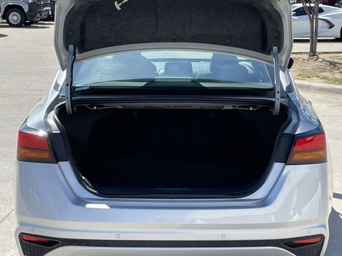 Used 2024 Nissan Altima 2.5 SV image 25