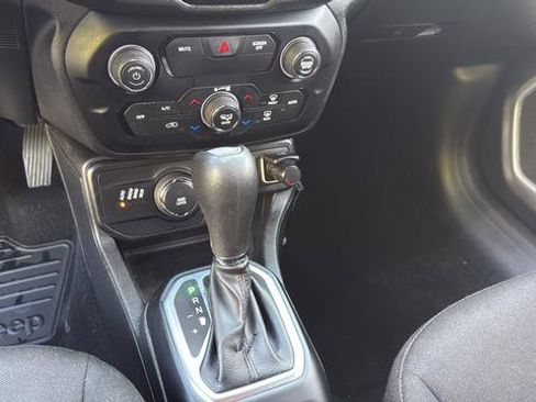 Used 2019 Jeep Renegade Sport w/ UConnect 7.0 Group image 19