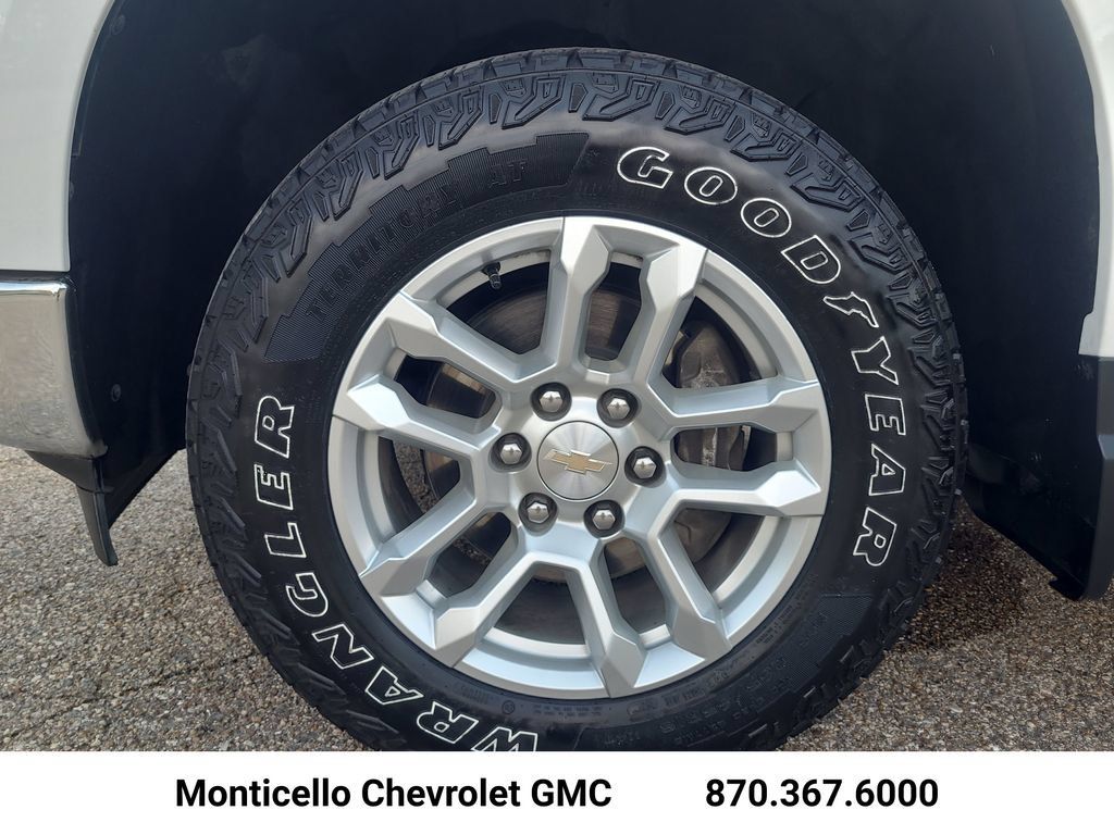 Certified 2024 Chevrolet Silverado 1500 LT AWD/4WD image 11