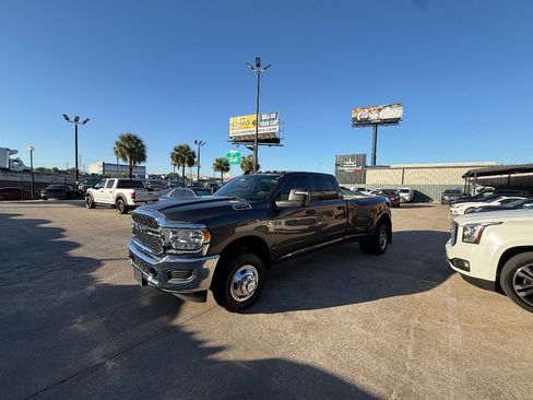 Used 2024 RAM 3500 Tradesman w/ Chrome Appearance Group image 8