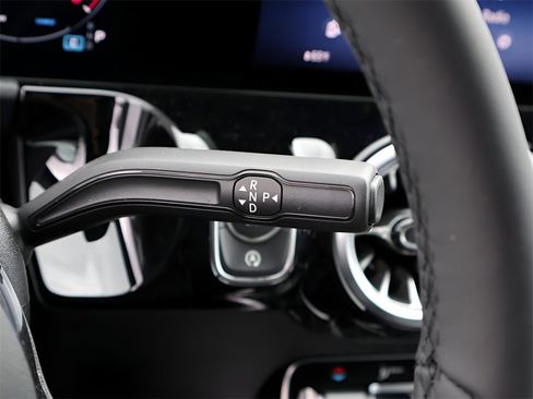 Used 2025 Mercedes-Benz GLA 250 4MATIC image 32