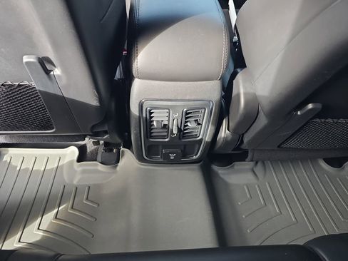 Used 2021 Jeep Grand Cherokee Laredo X image 27