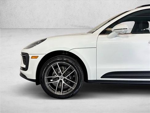 Used 2026 Porsche Macan AWD/4WD image 29