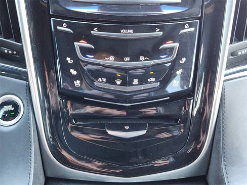 Used 2020 Cadillac Escalade Platinum image 18