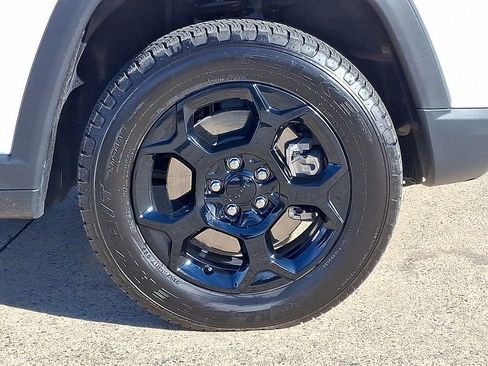 Used 2024 Jeep Compass Trailhawk image 8