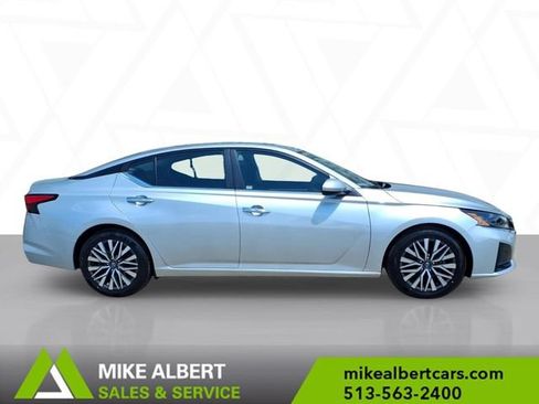 Used 2023 Nissan Altima 2.5 SV w/ SV Premium Package FWD image 8