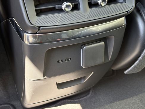 New 2026 Cadillac Vistiq Platinum image 16