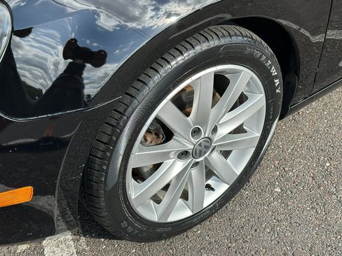 Used 2011 Volkswagen Golf TDI image 7