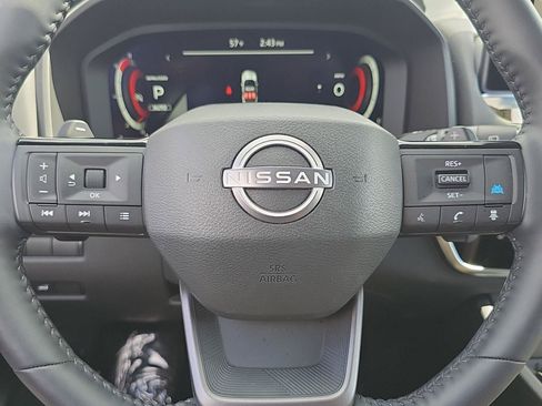 Used 2025 Nissan Rogue SL AWD/4WD image 24
