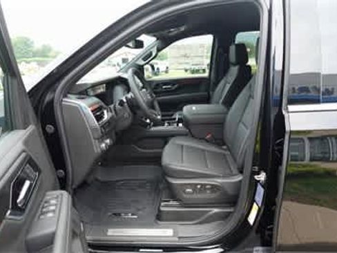 New 2025 GMC Yukon XL Denali w/ LPO, Illumination Package image 11