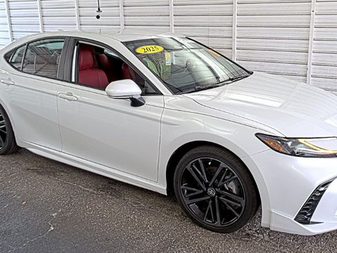 Used 2025 Toyota Camry XSE FWD image 3