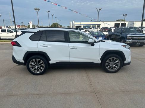 Used 2019 Toyota RAV4 XLE Premium FWD image 33