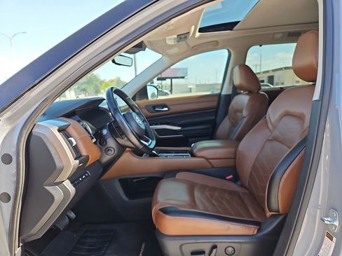 Used 2023 Nissan Pathfinder Platinum FWD image 15