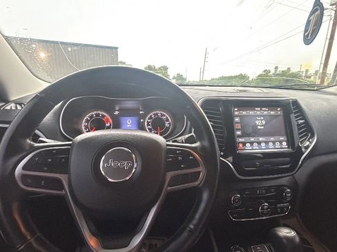 Used 2019 Jeep Cherokee Limited AWD/4WD image 4