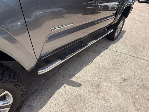 Used 2017 Toyota Tacoma Limited w/ Tow Package AWD/4WD image 10
