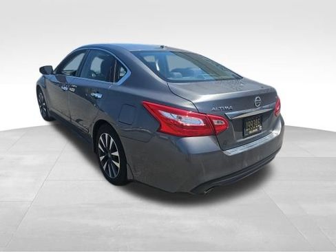 Used 2017 Nissan Altima 2.5 SV w/ Convenience Package FWD image 9