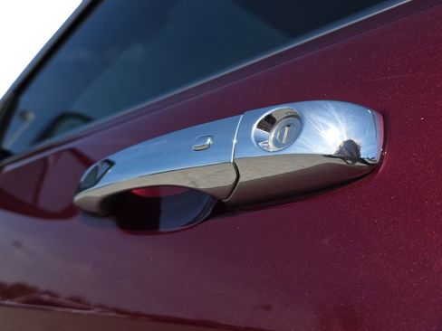 Used 2019 Jeep Grand Cherokee Limited w/ Luxury Group II image 18