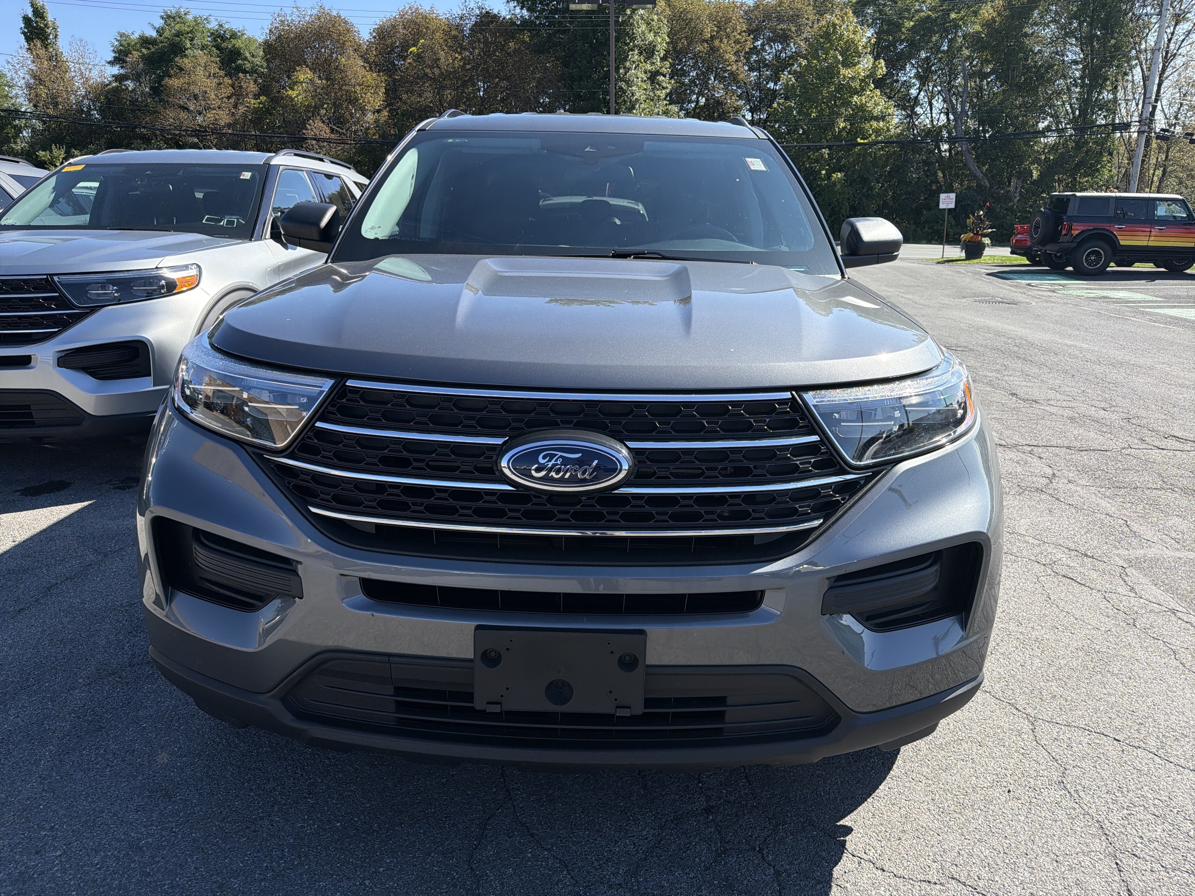 Used 2023 Ford Explorer XLT AWD/4WD image 3