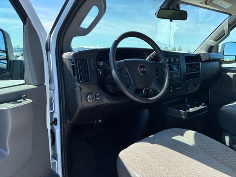 Used 2025 GMC Savana 3500 LT w/ LT Preferred Equipment Group RWD image 32