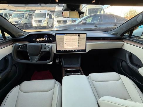 Used 2021 Tesla Model S Plaid image 4