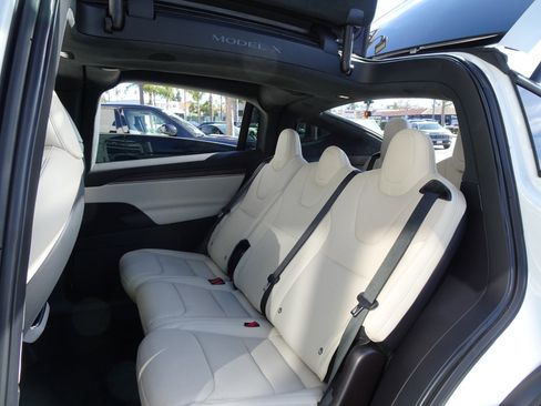 Used 2023 Tesla Model X image 17