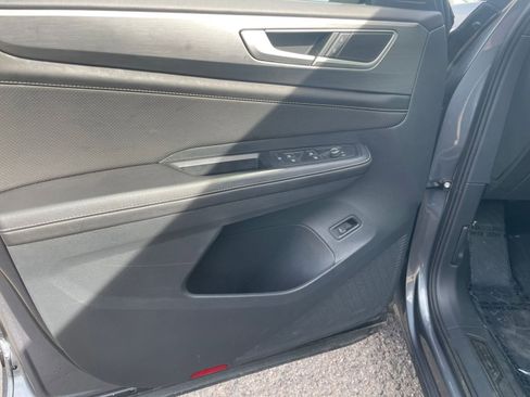 Used 2025 Volkswagen Atlas Cross Sport SE image 18