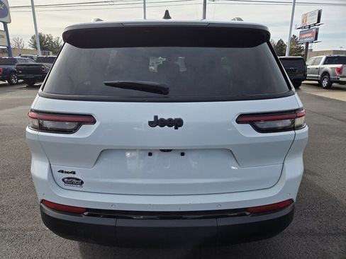 Used 2024 Jeep Grand Cherokee L Laredo image 4