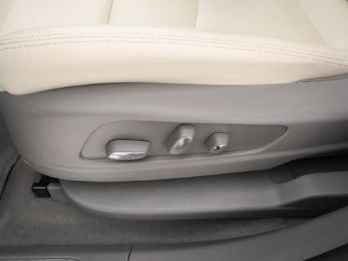 Used 2025 Cadillac XT5 Premium Luxury image 9