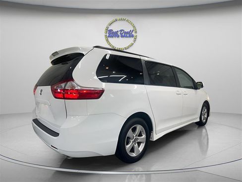 Used 2019 Toyota Sienna LE FWD image 11