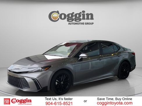 Certified 2025 Toyota Camry SE image 1