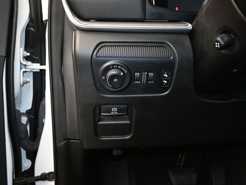 Used 2024 Jeep Wagoneer Series II w/ Flexible Seating Group image 14