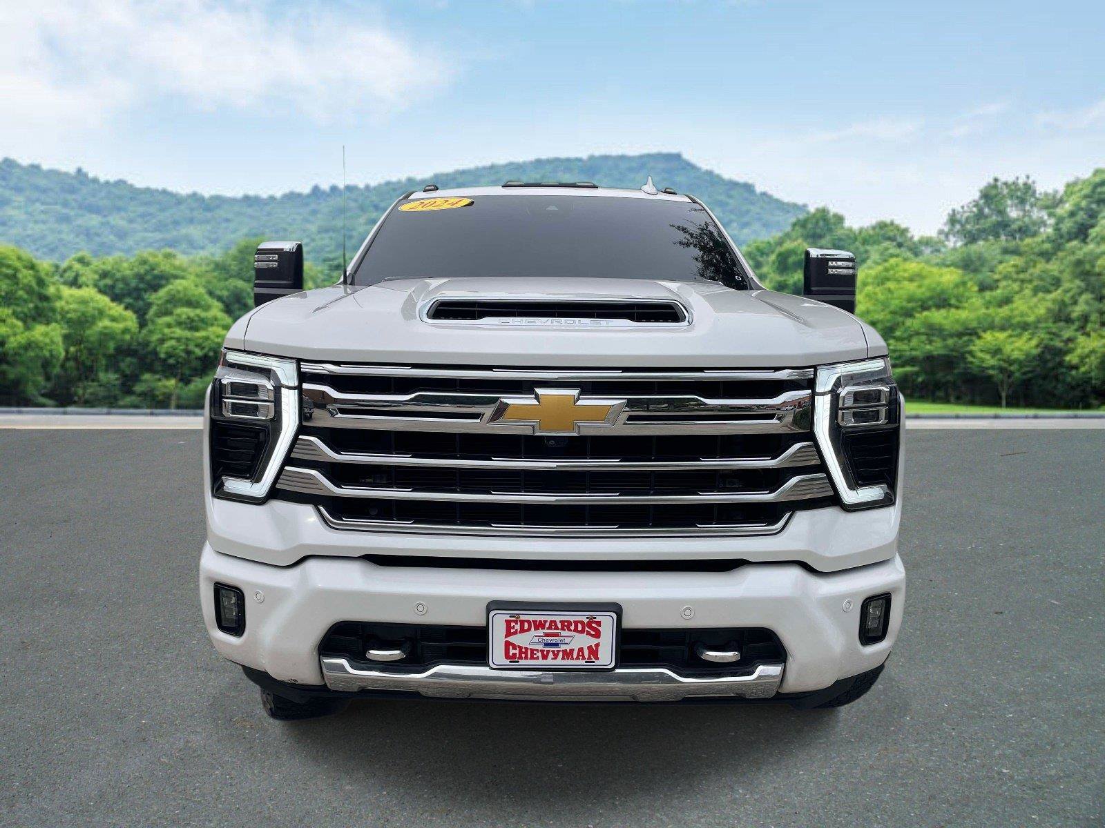Used 2024 Chevrolet Silverado 2500 High Country w/ Technology Package AWD/4WD image 8