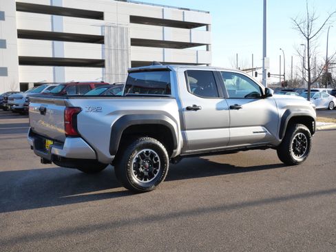 Certified 2025 Toyota Tacoma TRD Off-Road image 8