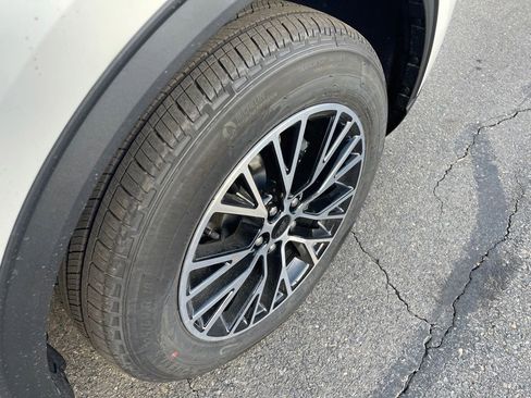 Used 2024 Ford Escape SE image 29