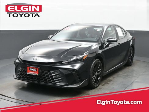 Used 2025 Toyota Camry SE image 1