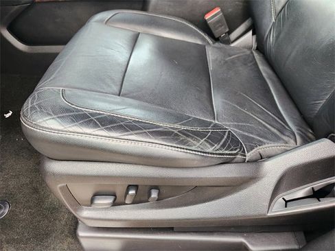 Used 2018 Chevrolet Suburban LT image 23