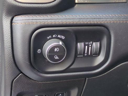 Used 2022 RAM 1500 Limited w/ Body-Colour Bumper Group image 18